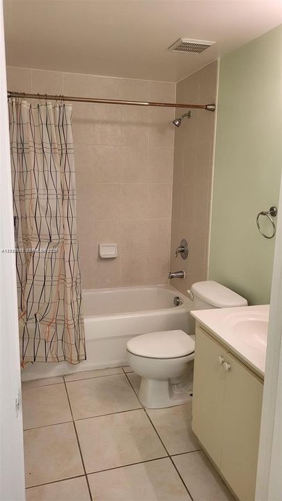 Activo con contrato: $335,000 (2 camas, 2 baños, 910 Pies cuadrados)