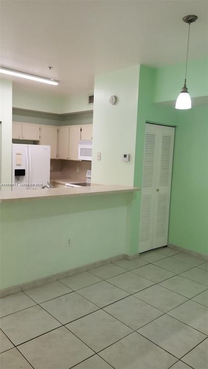 Activo con contrato: $335,000 (2 camas, 2 baños, 910 Pies cuadrados)