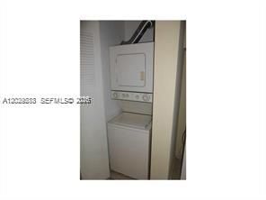 Activo con contrato: $335,000 (2 camas, 2 baños, 910 Pies cuadrados)