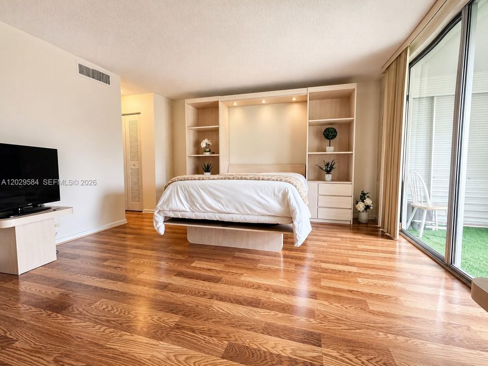 For Sale: $100,000 (1 beds, 1 baths, 588 Square Feet)