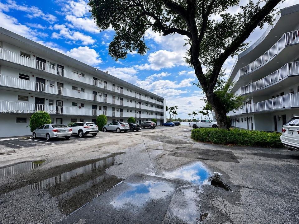 For Sale: $100,000 (1 beds, 1 baths, 588 Square Feet)