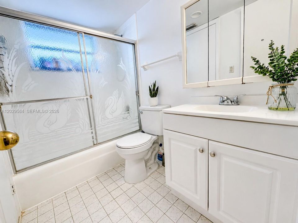 For Sale: $100,000 (1 beds, 1 baths, 588 Square Feet)
