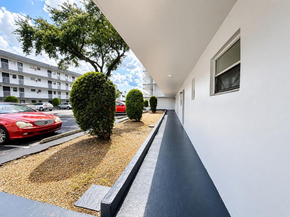 For Sale: $100,000 (1 beds, 1 baths, 588 Square Feet)