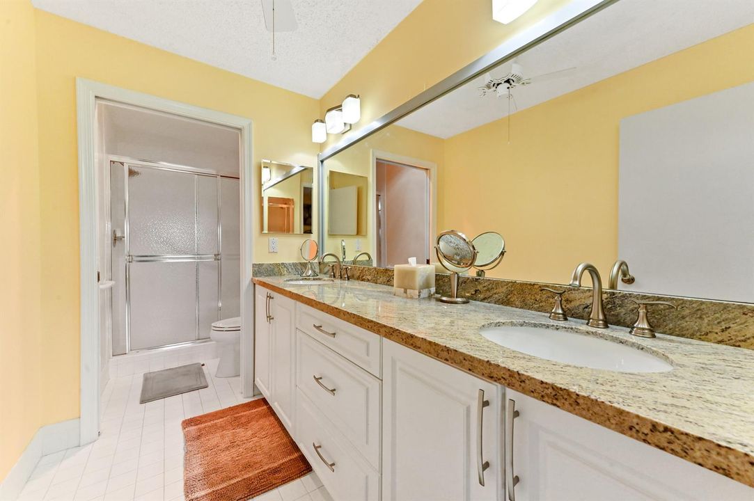 24 bathroom 01