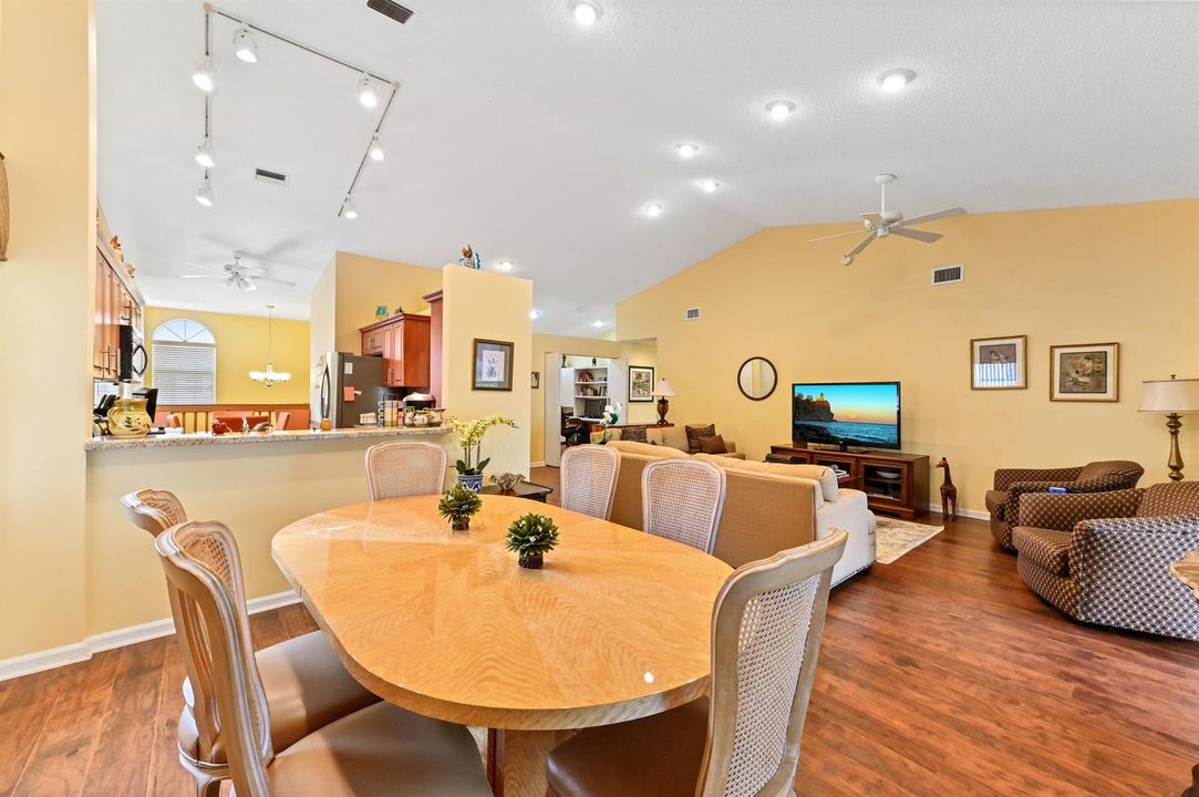 12 dining area 02