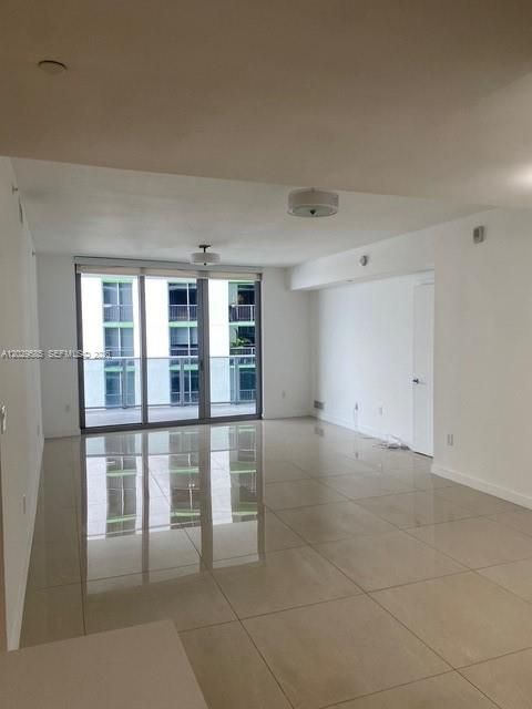 Activo con contrato: $7,500 (3 camas, 3 baños, 1592 Pies cuadrados)
