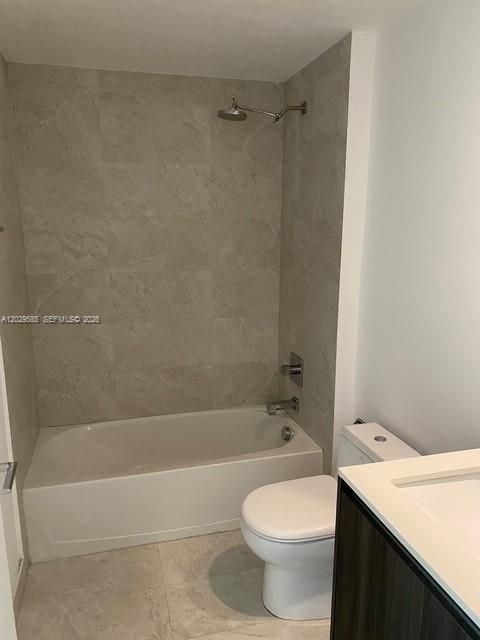 Activo con contrato: $7,500 (3 camas, 3 baños, 1592 Pies cuadrados)