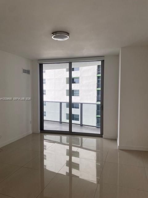 Activo con contrato: $7,500 (3 camas, 3 baños, 1592 Pies cuadrados)