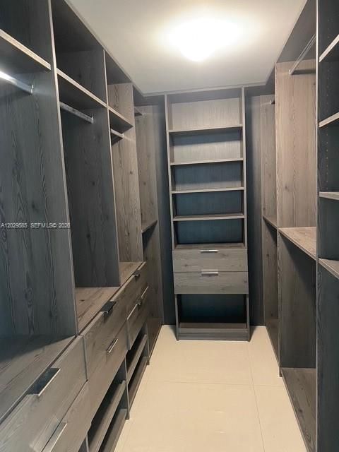 Activo con contrato: $7,500 (3 camas, 3 baños, 1592 Pies cuadrados)