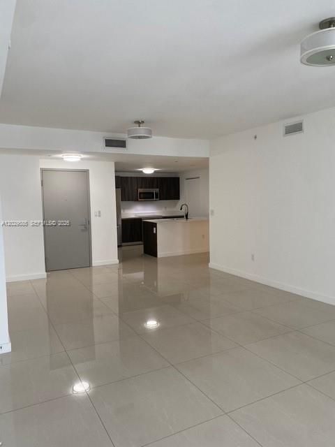 Activo con contrato: $7,500 (3 camas, 3 baños, 1592 Pies cuadrados)