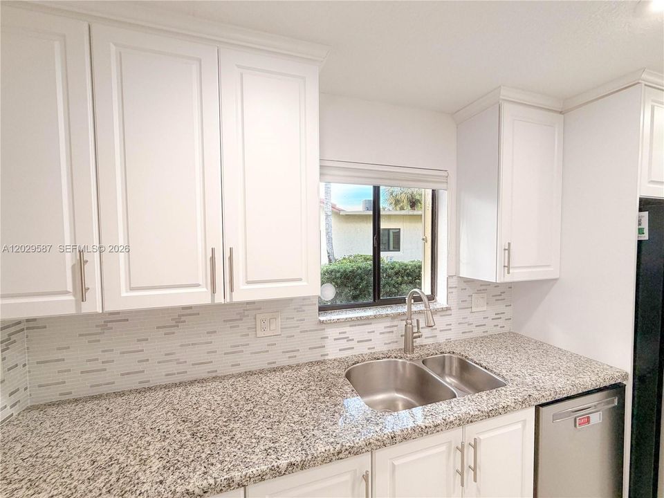 Active With Contract: $449,999 (2 beds, 2 baths, 1956 Square Feet)
