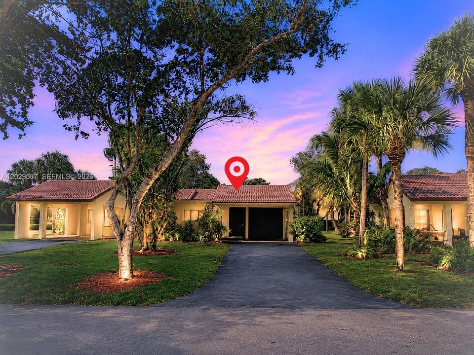 For Sale: $449,999 (2 beds, 2 baths, 1956 Square Feet)