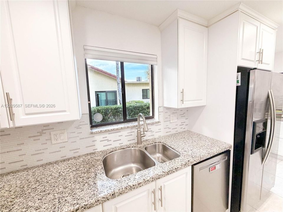Active With Contract: $449,999 (2 beds, 2 baths, 1956 Square Feet)