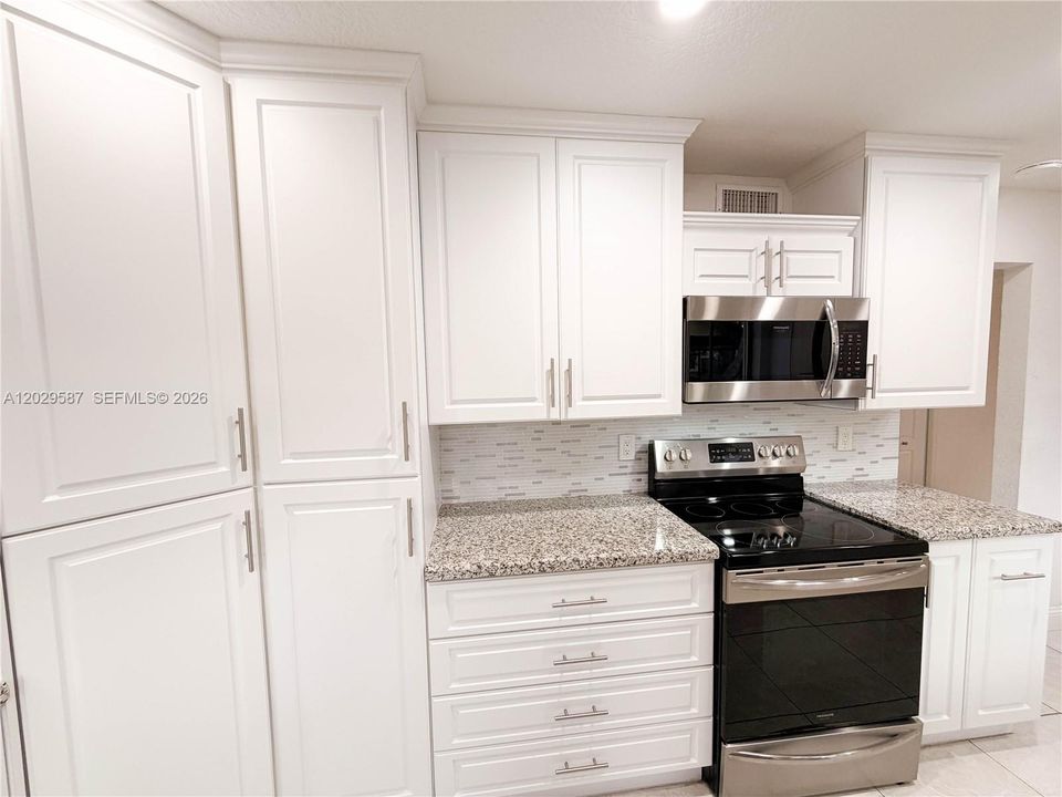 Active With Contract: $449,999 (2 beds, 2 baths, 1956 Square Feet)