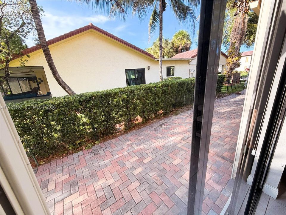 SIDE PATIO