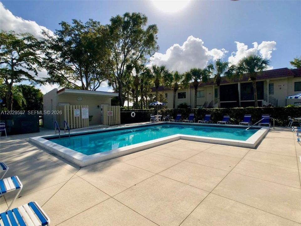 Active With Contract: $449,999 (2 beds, 2 baths, 1956 Square Feet)