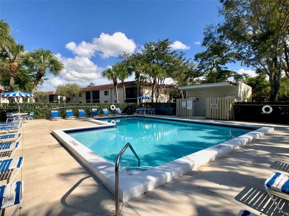 Active With Contract: $449,999 (2 beds, 2 baths, 1956 Square Feet)
