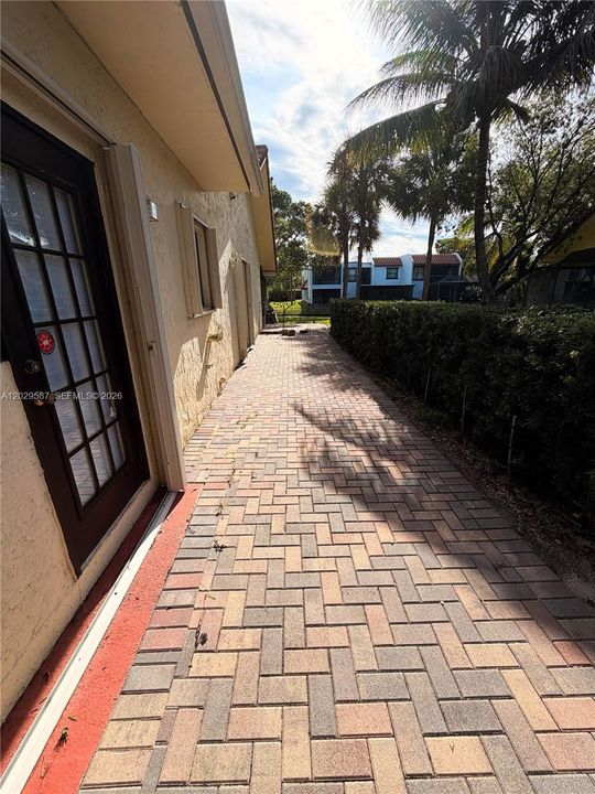 SIDE PATIO