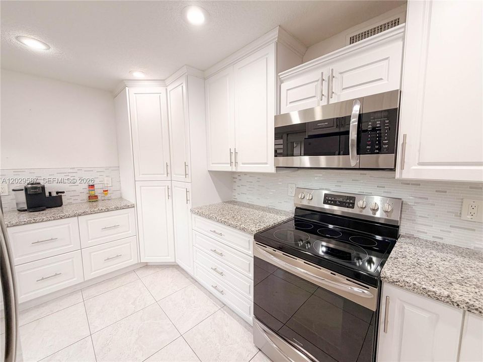 Active With Contract: $449,999 (2 beds, 2 baths, 1956 Square Feet)