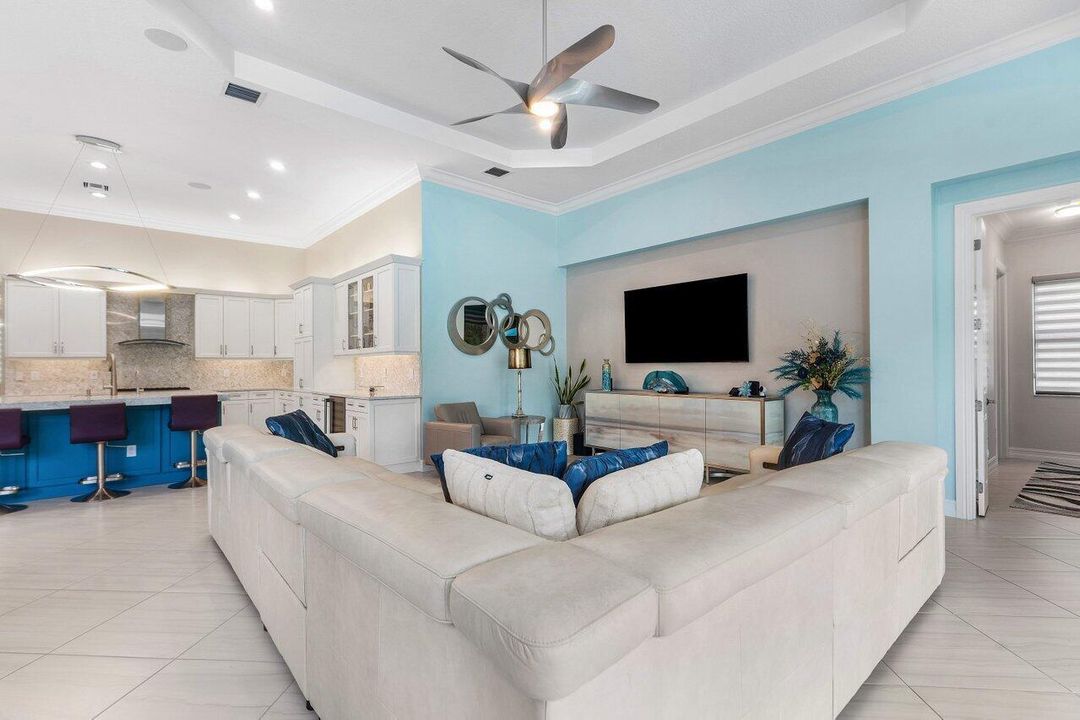 020-2893SouthwestGoldenglowDrive-PalmCit
