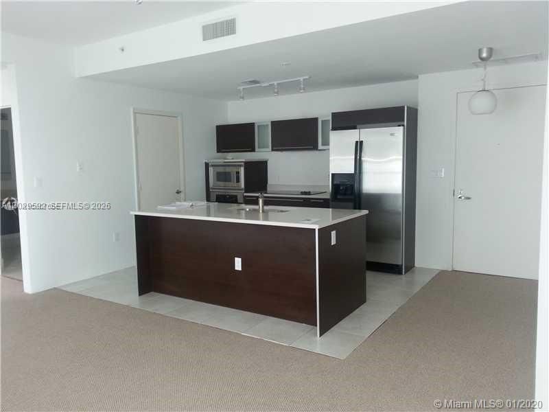 For Sale: $400,000 (1 beds, 1 baths, 663 Square Feet)