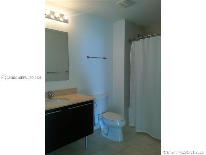 For Sale: $400,000 (1 beds, 1 baths, 663 Square Feet)