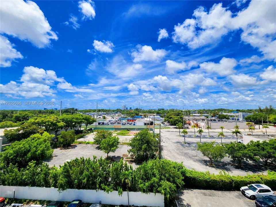 For Sale: $165,000 (1 beds, 1 baths, 658 Square Feet)