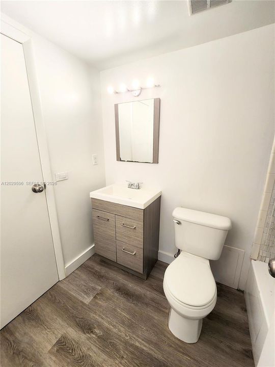 For Sale: $165,000 (1 beds, 1 baths, 658 Square Feet)