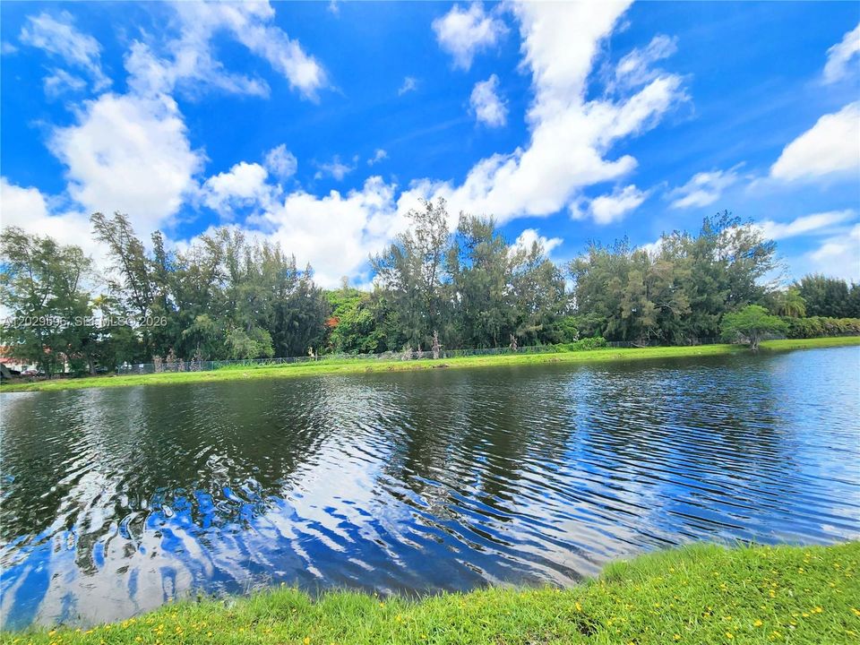 For Sale: $165,000 (1 beds, 1 baths, 658 Square Feet)