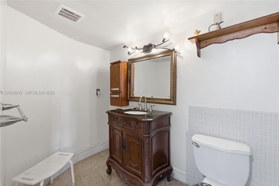 For Sale: $250,000 (2 beds, 2 baths, 1789 Square Feet)