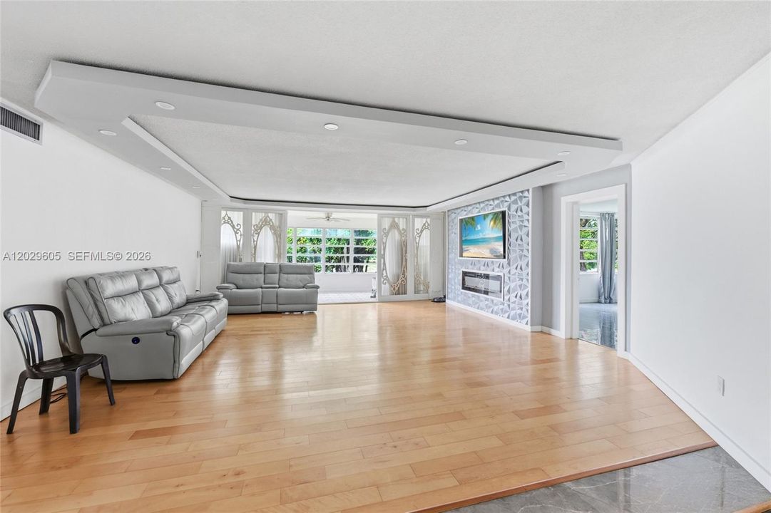For Sale: $250,000 (2 beds, 2 baths, 1789 Square Feet)