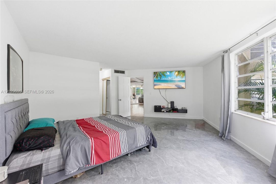 For Sale: $250,000 (2 beds, 2 baths, 1789 Square Feet)