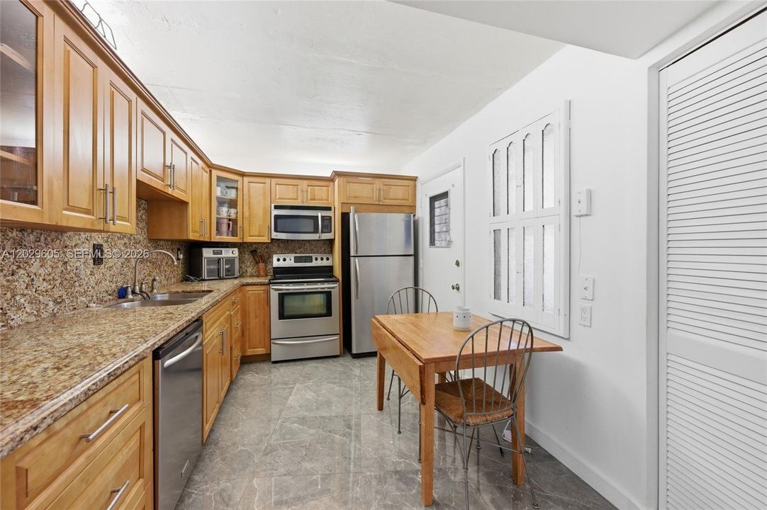 For Sale: $250,000 (2 beds, 2 baths, 1789 Square Feet)