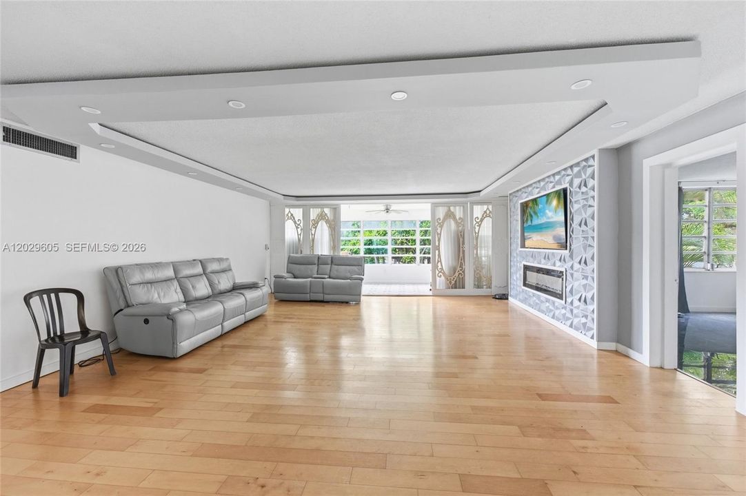 For Sale: $250,000 (2 beds, 2 baths, 1789 Square Feet)