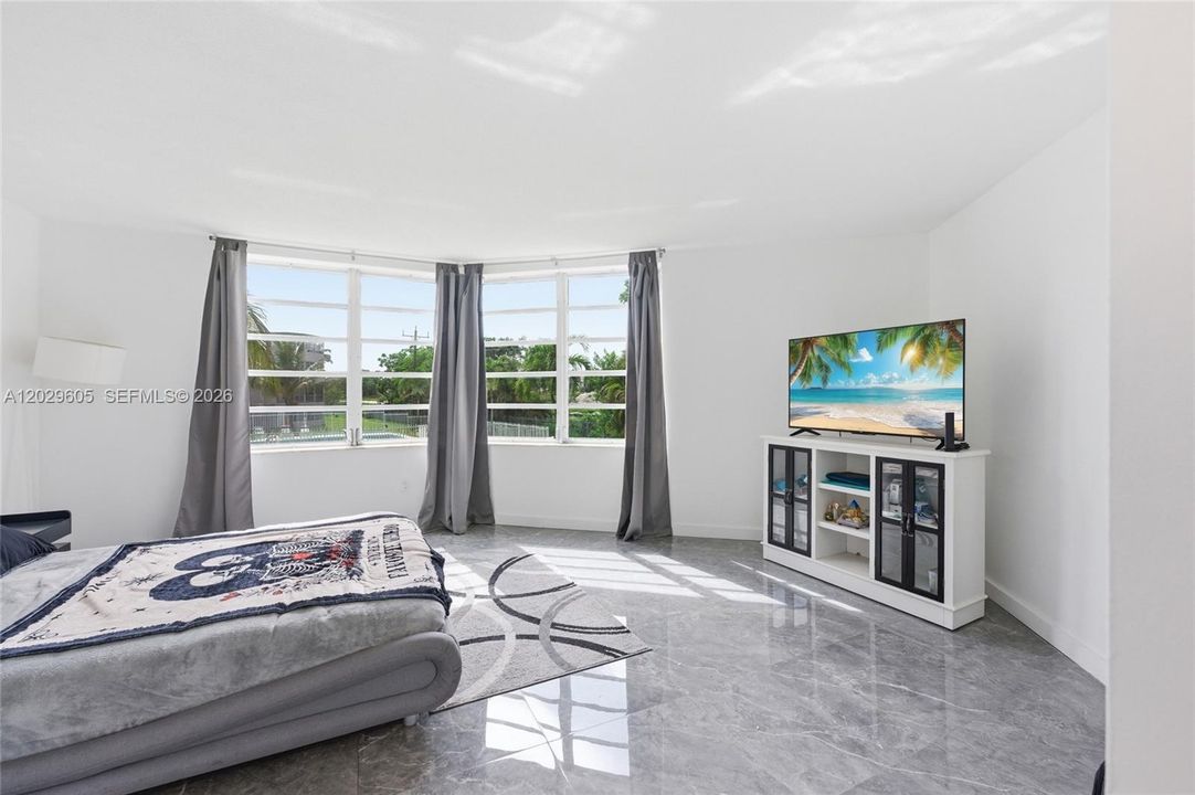 For Sale: $250,000 (2 beds, 2 baths, 1789 Square Feet)