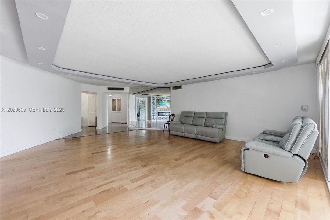 For Sale: $250,000 (2 beds, 2 baths, 1789 Square Feet)
