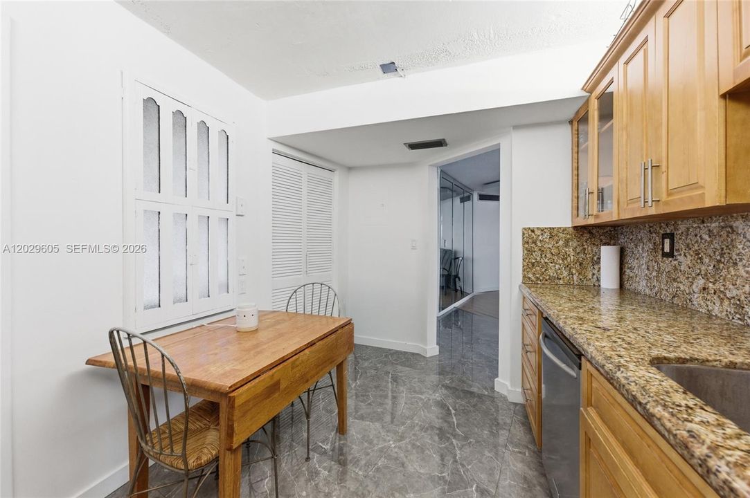 For Sale: $250,000 (2 beds, 2 baths, 1789 Square Feet)
