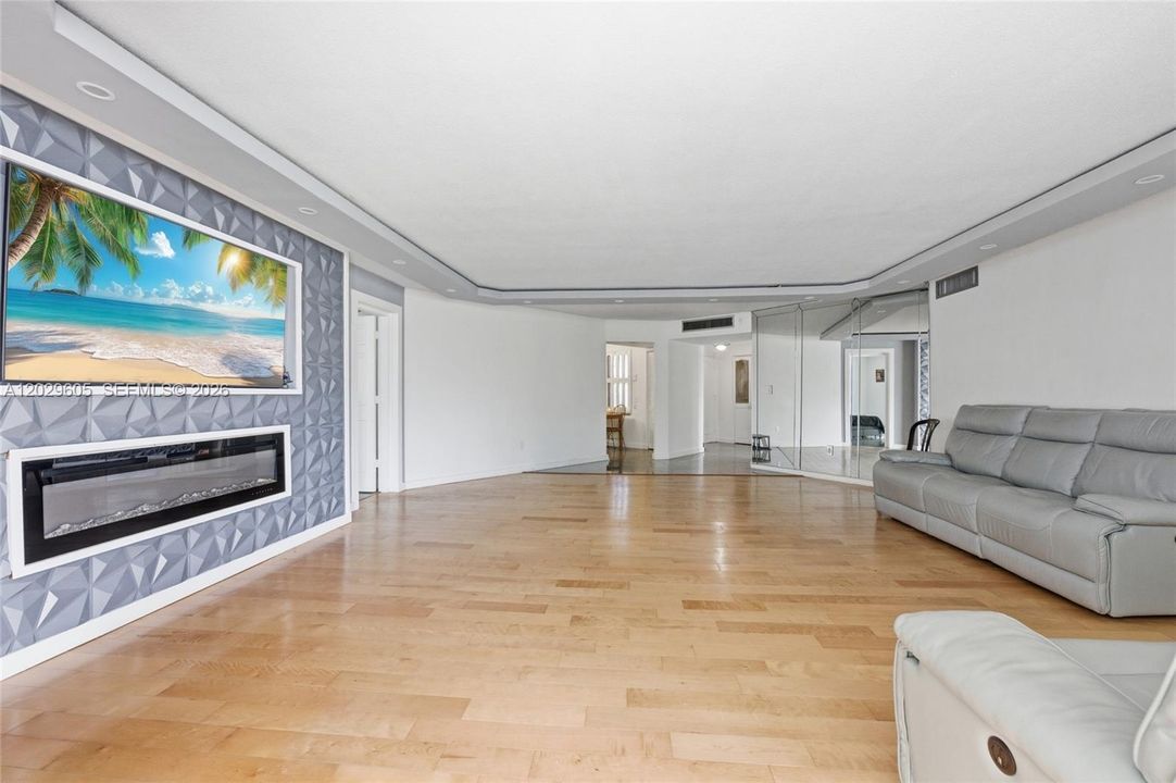 For Sale: $250,000 (2 beds, 2 baths, 1789 Square Feet)