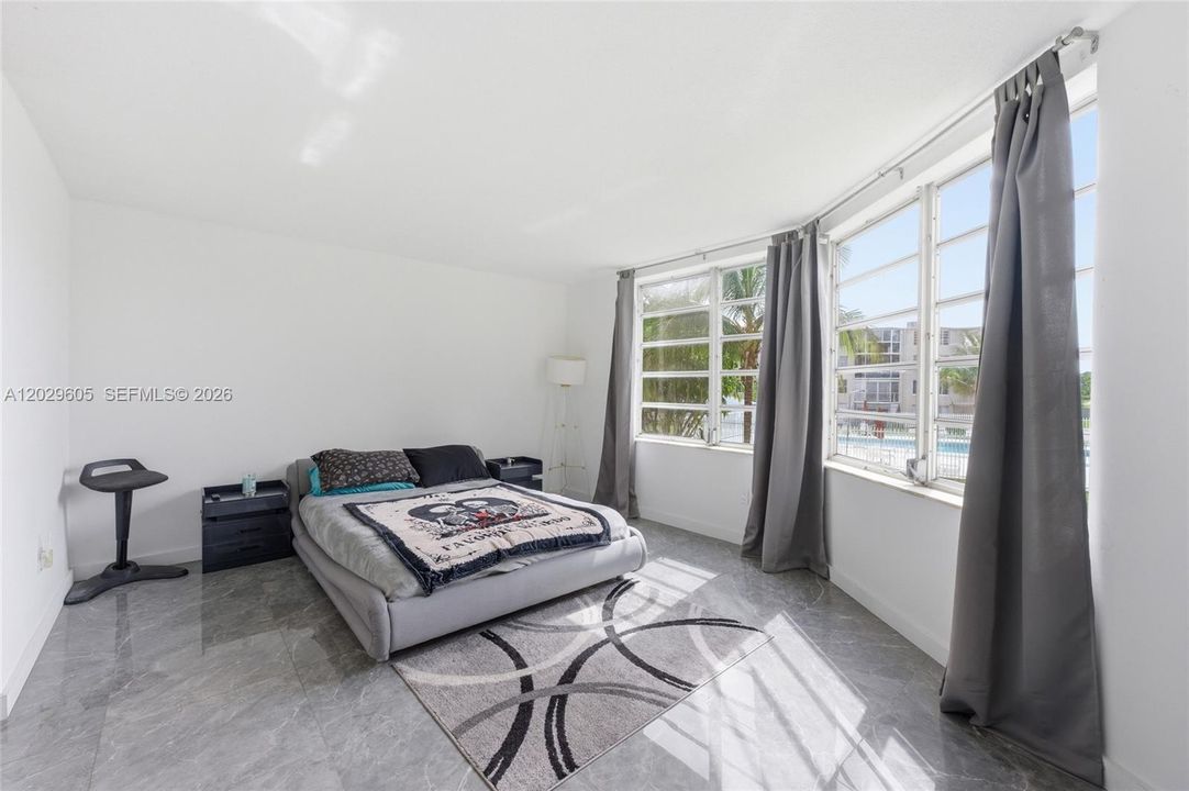 For Sale: $250,000 (2 beds, 2 baths, 1789 Square Feet)