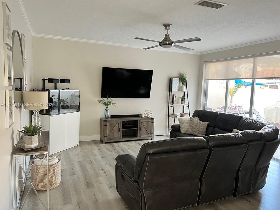 For Sale: $550,000 (3 beds, 2 baths, 1496 Square Feet)