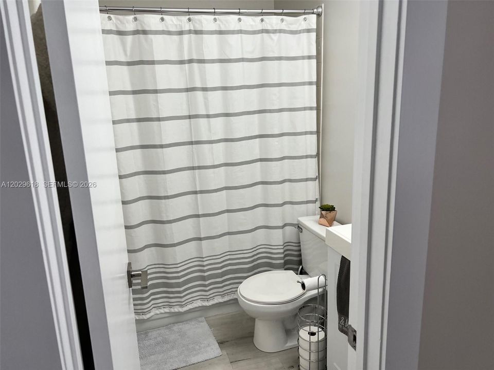 For Sale: $550,000 (3 beds, 2 baths, 1496 Square Feet)