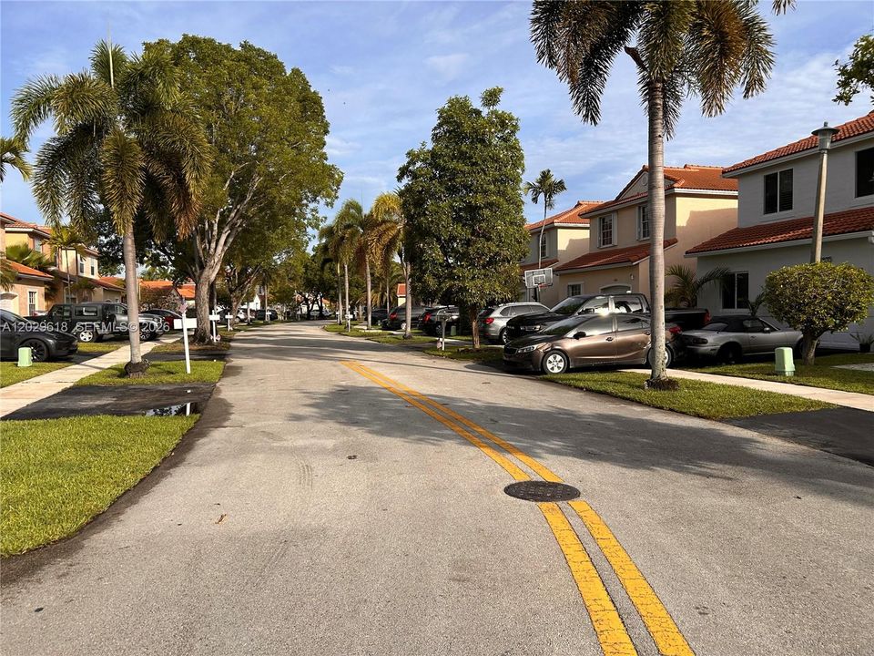 For Sale: $550,000 (3 beds, 2 baths, 1496 Square Feet)
