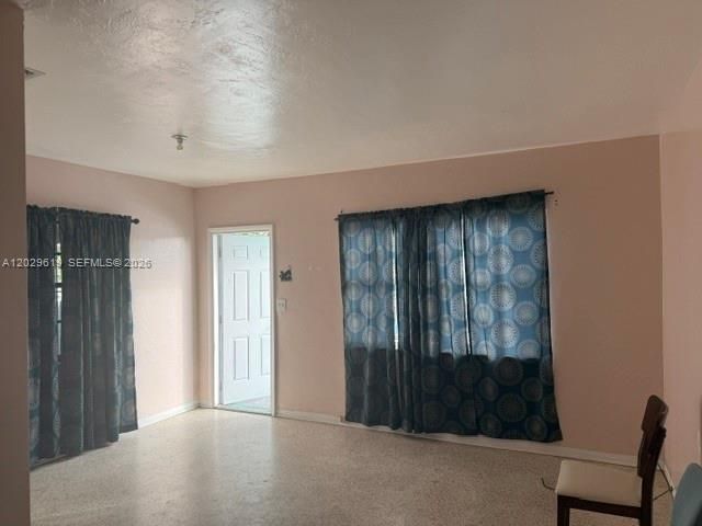 En Renta: $2,400 (3 camas, 1 baños, 1725 Pies cuadrados)