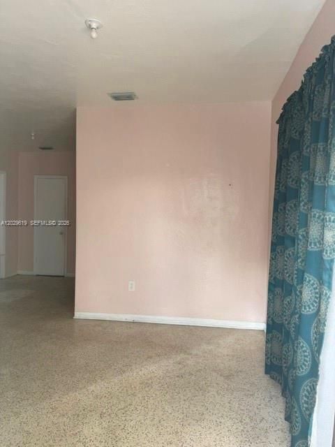 En Renta: $2,400 (3 camas, 1 baños, 1725 Pies cuadrados)