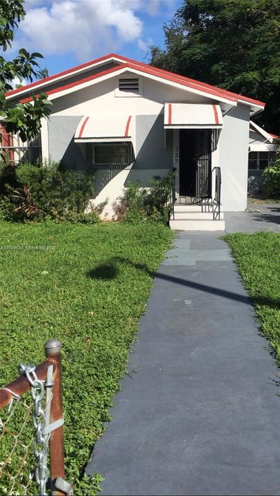 For Sale: $350,000 (0.11 acres)