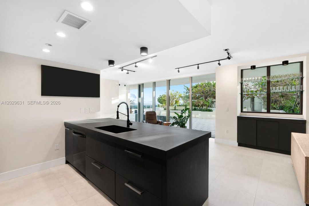 En Venta: $2,075,000 (2 camas, 2 baños, 1322 Pies cuadrados)