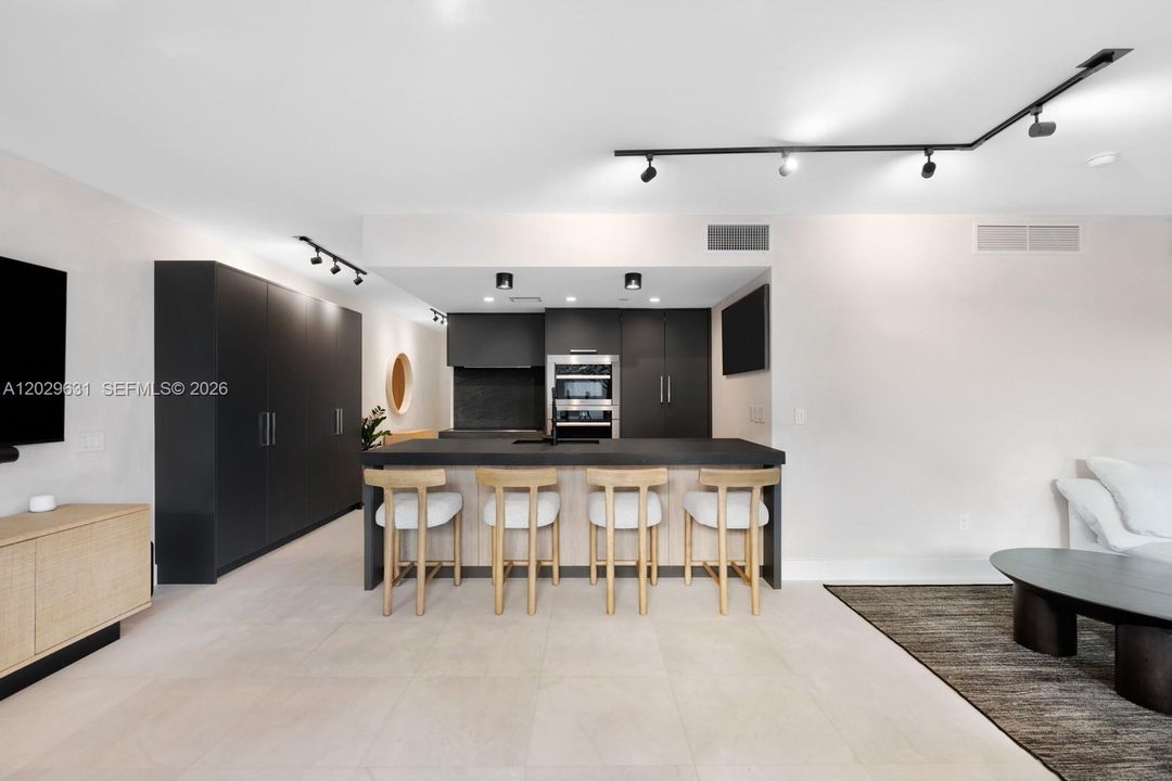 En Venta: $2,075,000 (2 camas, 2 baños, 1322 Pies cuadrados)