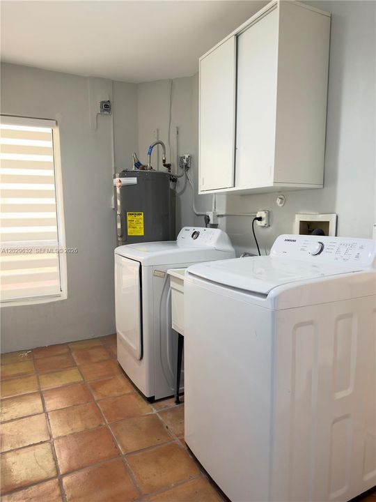 For Sale: $399,000 (2 beds, 2 baths, 1554 Square Feet)