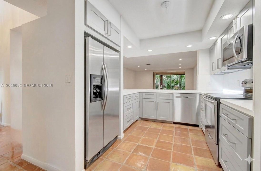 For Sale: $399,000 (2 beds, 2 baths, 1554 Square Feet)