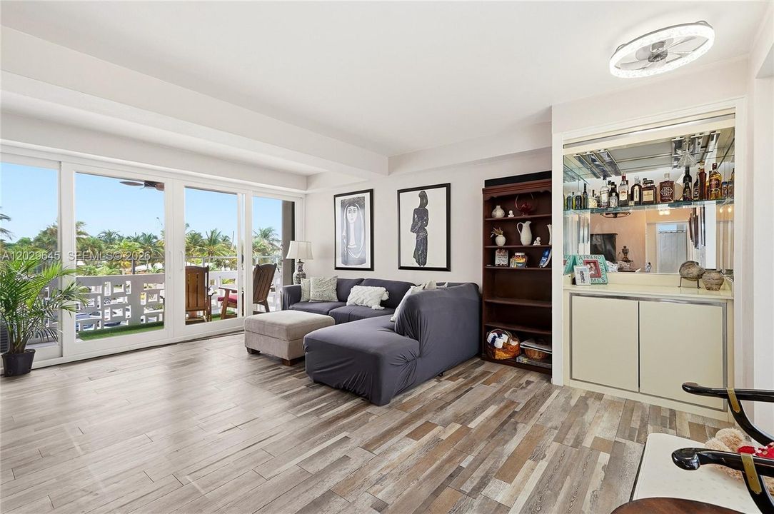 For Sale: $425,000 (3 beds, 2 baths, 1293 Square Feet)